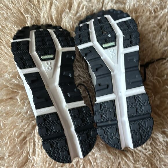 ON Running Womens Cloudultra Mesh Black White Trainers Size 8 - Picture 6 of 7